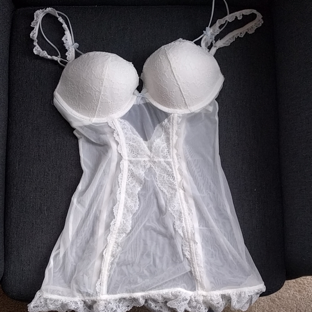 Victoria's secret white merriwidow lingerie